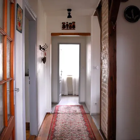 Aulouison Maison Spacieuse Et Paisible De 200 M2, A Proximite Du Parlement Europeen Гостевой дом 4*