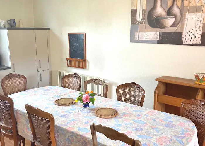 Aulouison Maison Spacieuse Et Paisible De 200 M2, A Proximite Du Parlement Europeen 4*