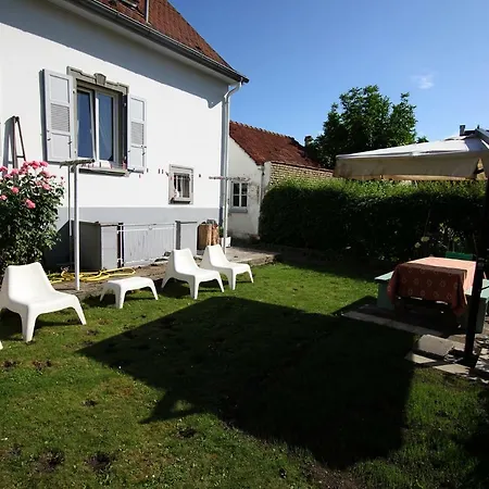 Aulouison Maison Spacieuse Et Paisible De 200 M2, A Proximite Du Parlement Europeen