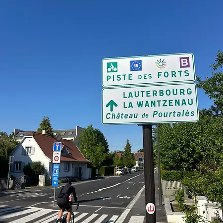 Aulouison Maison Spacieuse Et Paisible De 200 M2, A Proximite Du Parlement Europeen Gasthof